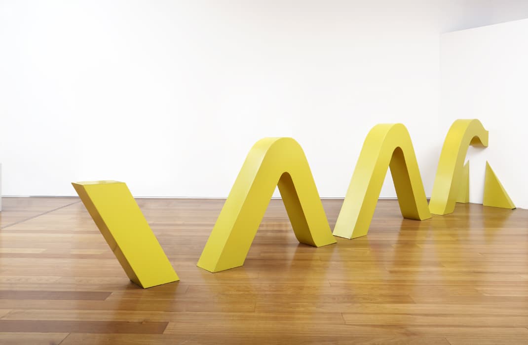 Oscar Bony (Argentina, born 1941, died 2002), Sinusoid or Structure, 1967. Wood, lacquer 63 x 67 x 472 1/2 in. (160 x 170 x 1200 cm). Eduardo F. Costantini Collection, extended loan to the Malba – Fundación Costantini, Museo de Arte Latinoamericano, Buenos Aires.
