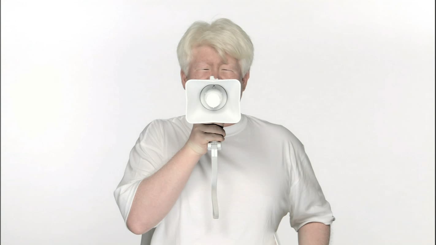 Ho Tzu Nyen, still from Newton, 2009, HD video, sound, 4 min, 26 sec. Artwork © Ho Tzu Nyen