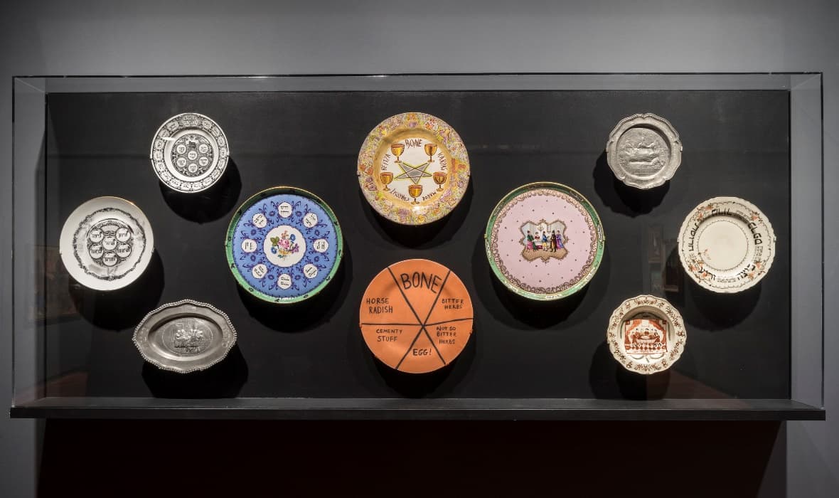 Installation view of the exhibition Masterpieces & Curiosities: Nicole Eisenman’s Seder. The Jewish Museum, NY. Photo by: David Heald.