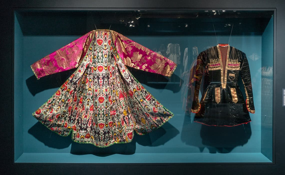 Installation view of the exhibition Veiled Meanings: Fashioning Jewish Dress, from the Collection of The Israel Museum, Jerusalem. November 3, 2017 - March 18, 2018. Photo by: Jason Mandella