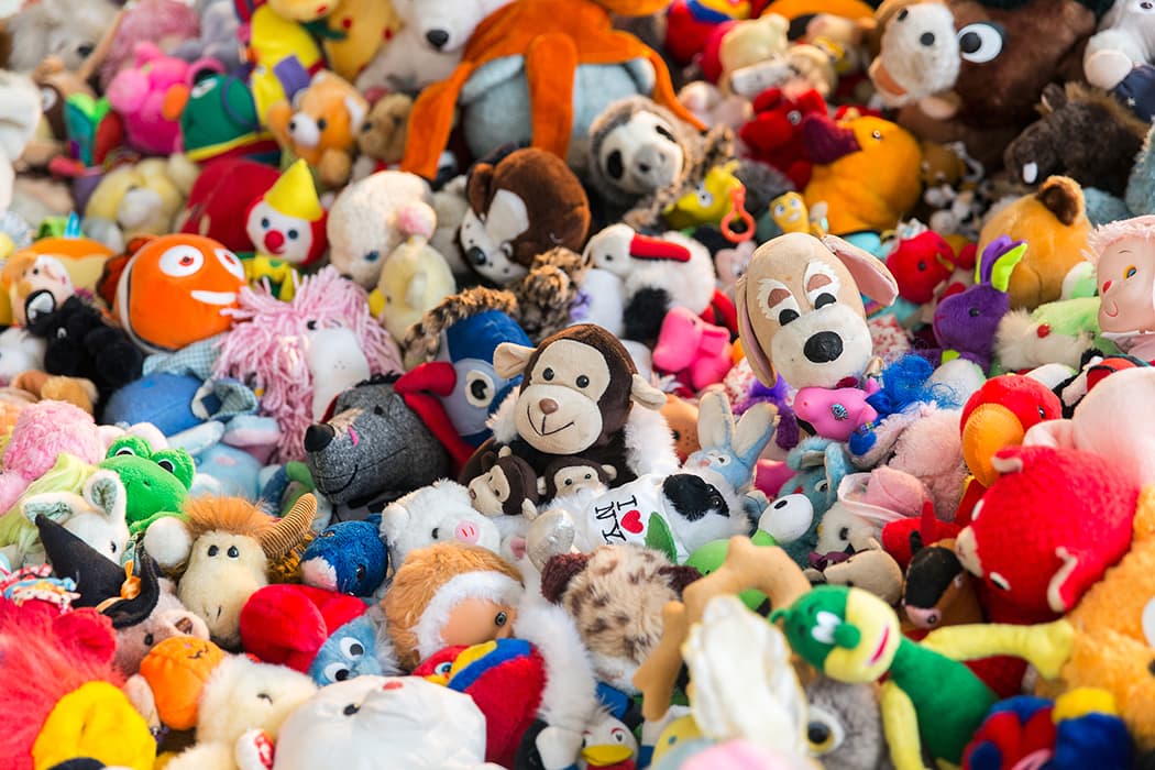 Artist Charlemagne Palestine Creates Installation of Hundreds of Teddy Bears and Other Plush Toys at